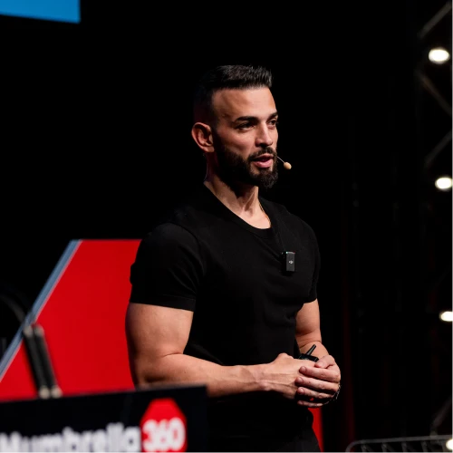 Andrew Raso, founder and CEO of Online Marketing Gurus, speaking on stage at the Mumbrella360 conference.