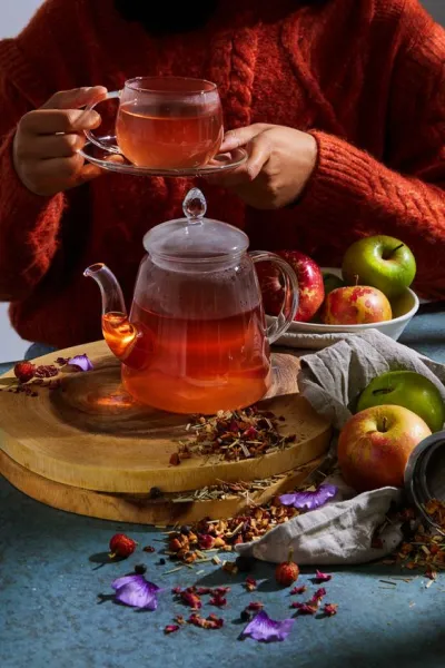 Pinterest ad creative example featuring lifestyle imagery of herbal fruit tea served in a glass teapot